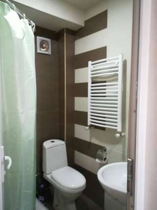 Гостевой дом Guest House Nana Тбилиси Двухместный номер с 2 отдельными кроватями и балконом-4