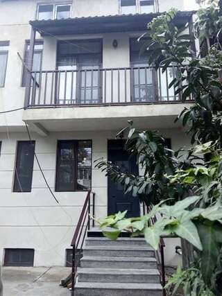 Гостевой дом Guest House Nana Тбилиси Двухместный номер с 2 отдельными кроватями и балконом-13