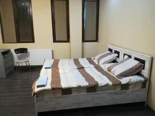 Гостевой дом Guest House Nana Тбилиси Двухместный номер с 2 отдельными кроватями и душем-26