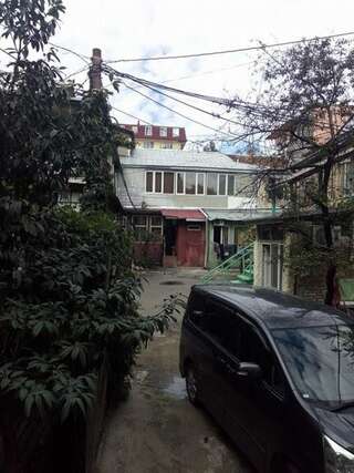 Гостевой дом Guest House Nana Тбилиси Двухместный номер с 2 отдельными кроватями и душем-28
